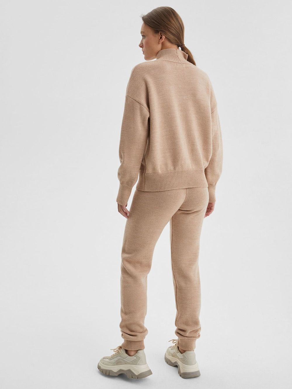 Костюм: свитер оверсайз и брюки M/L, бежевый - фото 5