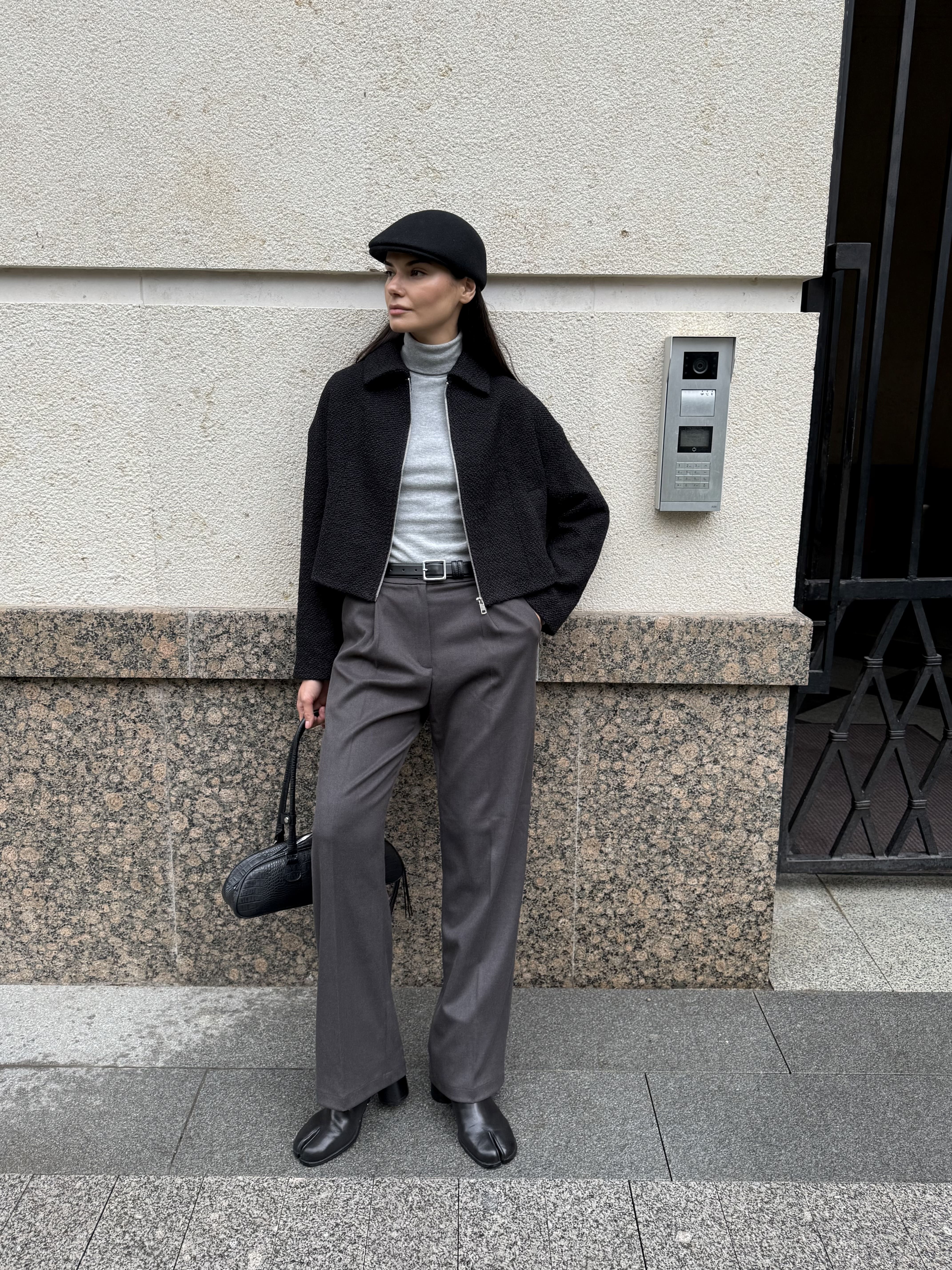 Водолазка женская облегающего кроя, цвет - серый 
Водолазка женская облегающего кроя, цвет - серый