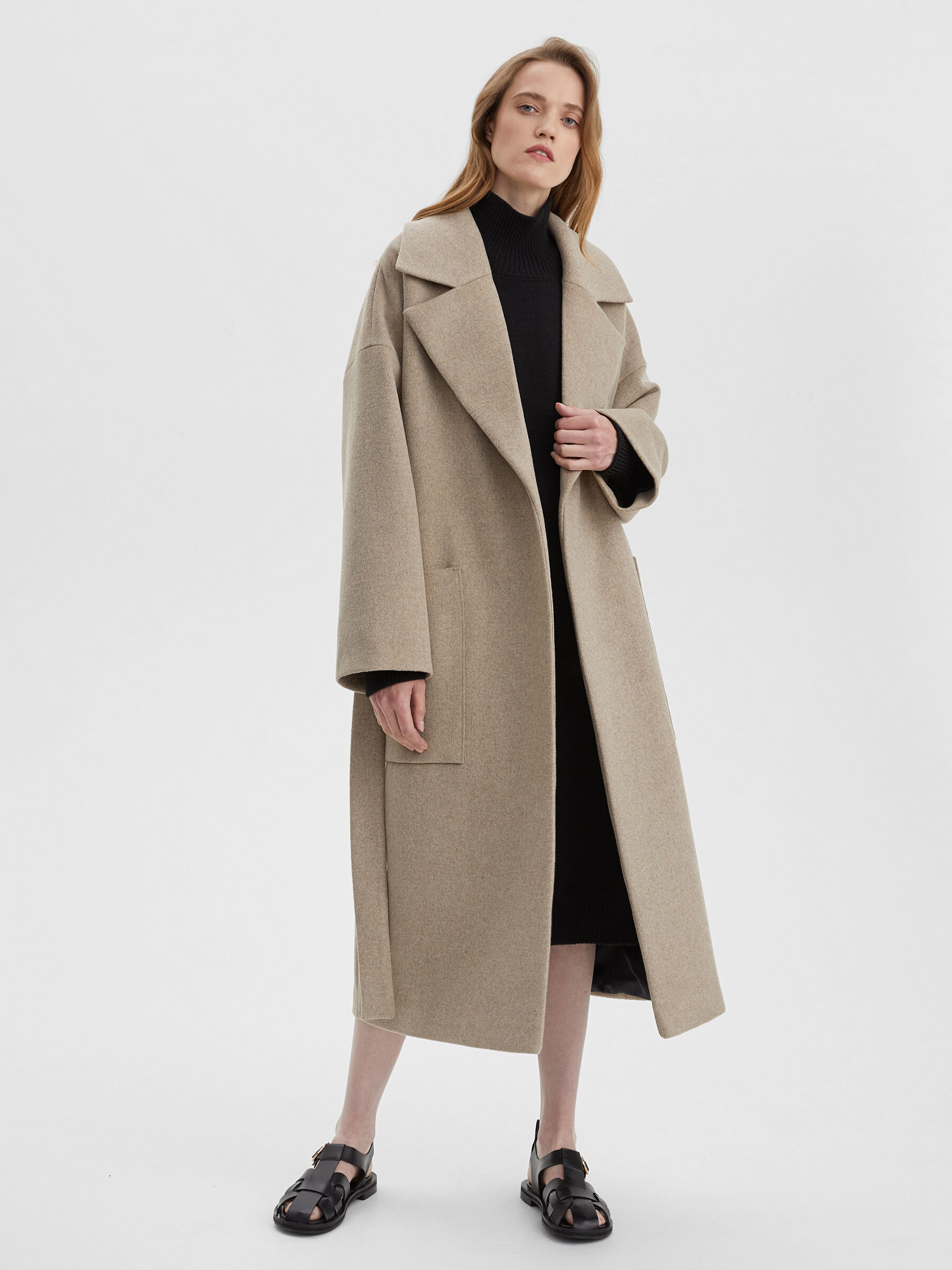 женское хлопковое пальто с большим меховым воротником свободного покроя средней длины m289 Пальто женское длинное с объемными карманами и поясом, цвет – молочный