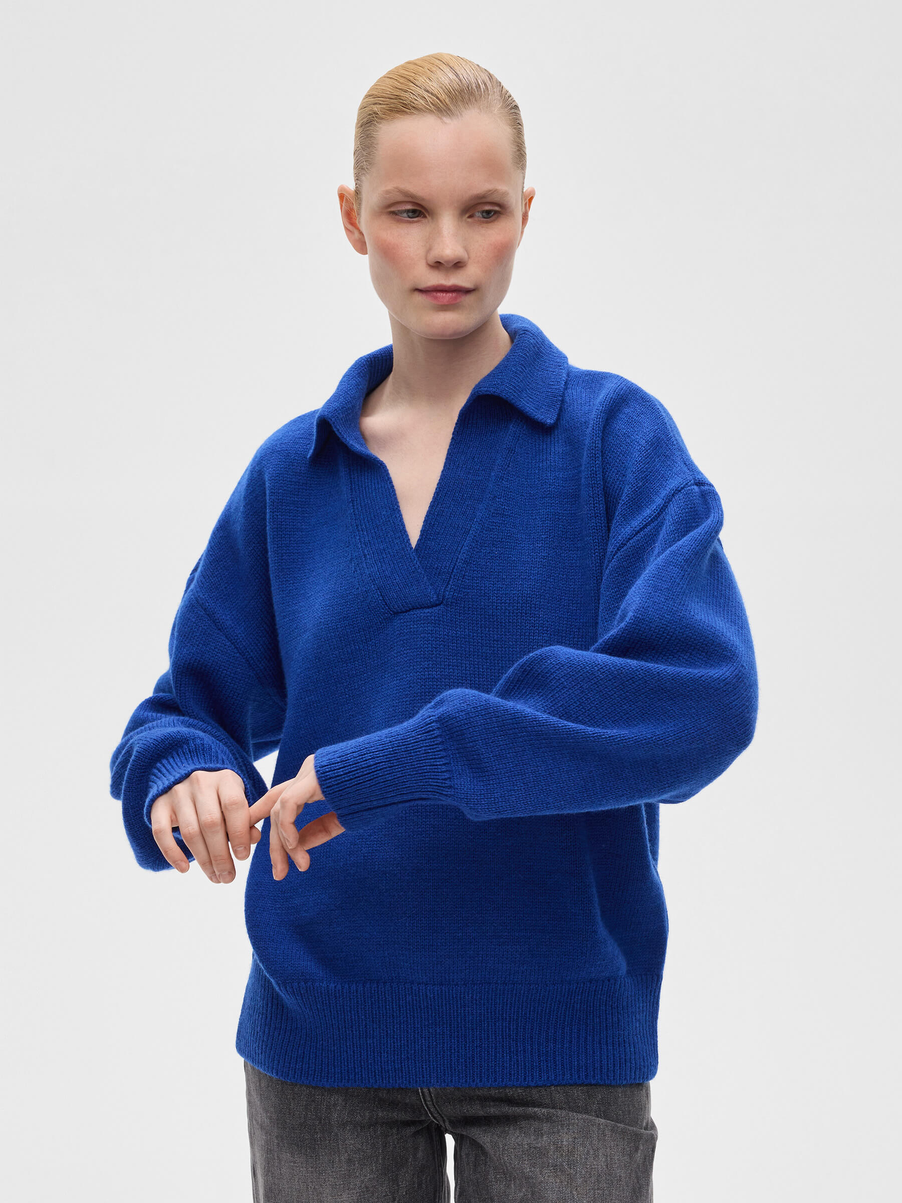 Джемпер-поло женский из шерсти, цвет – синий цена и фото