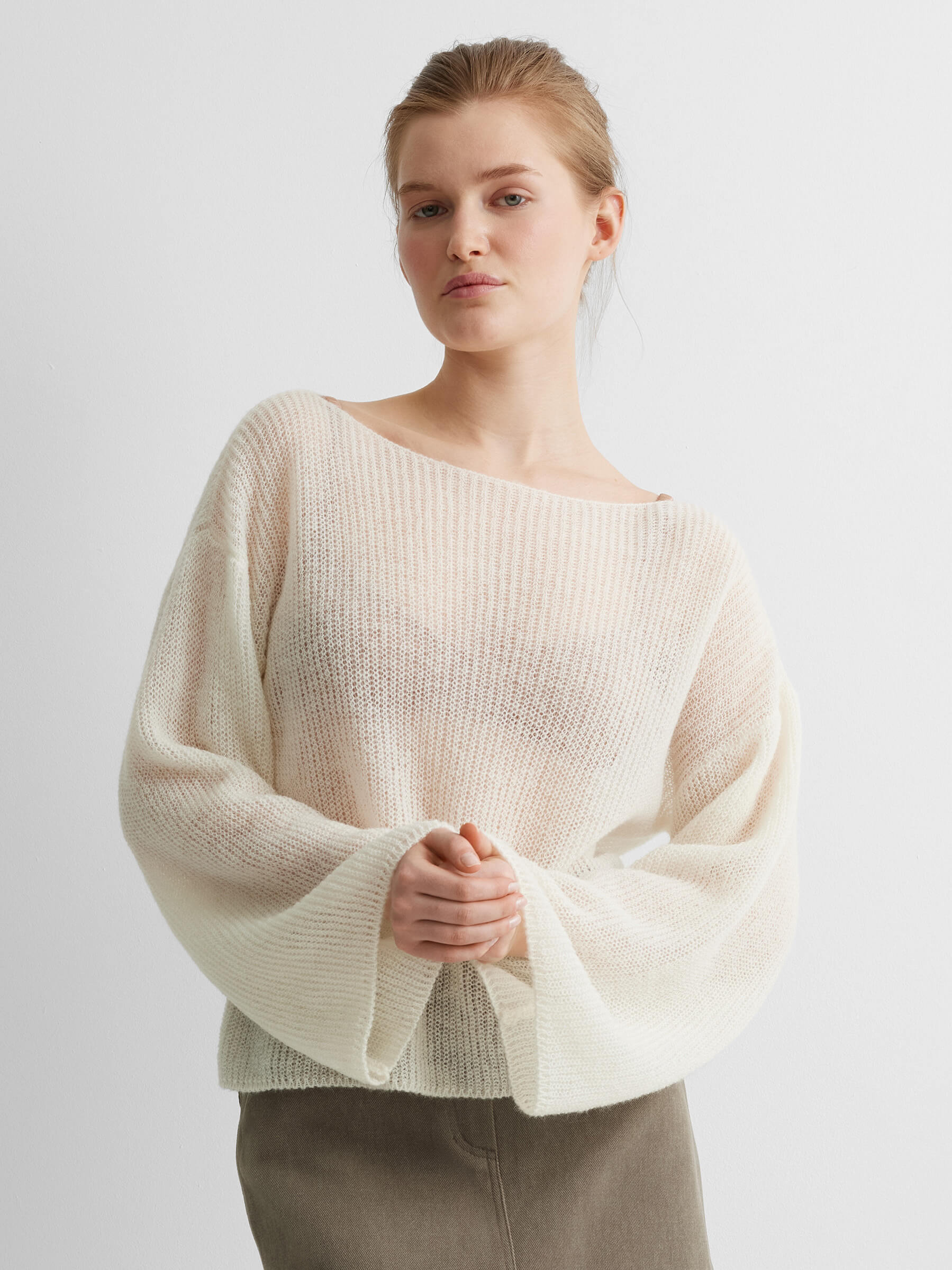 

Джемпер из мохера прозрачный, молочный