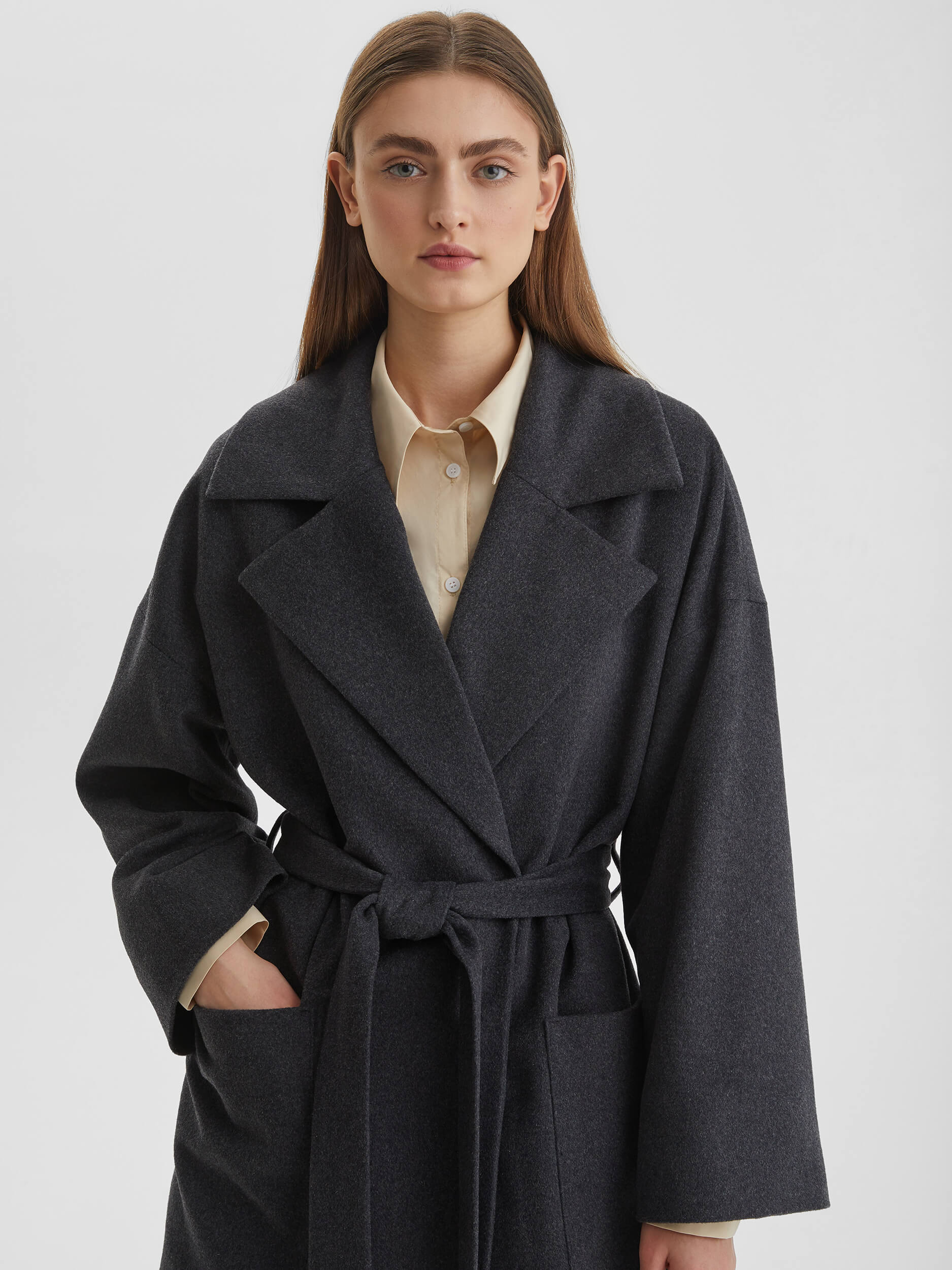 Пальто с объемными карманами и поясом, тёмно-серый - фото 2