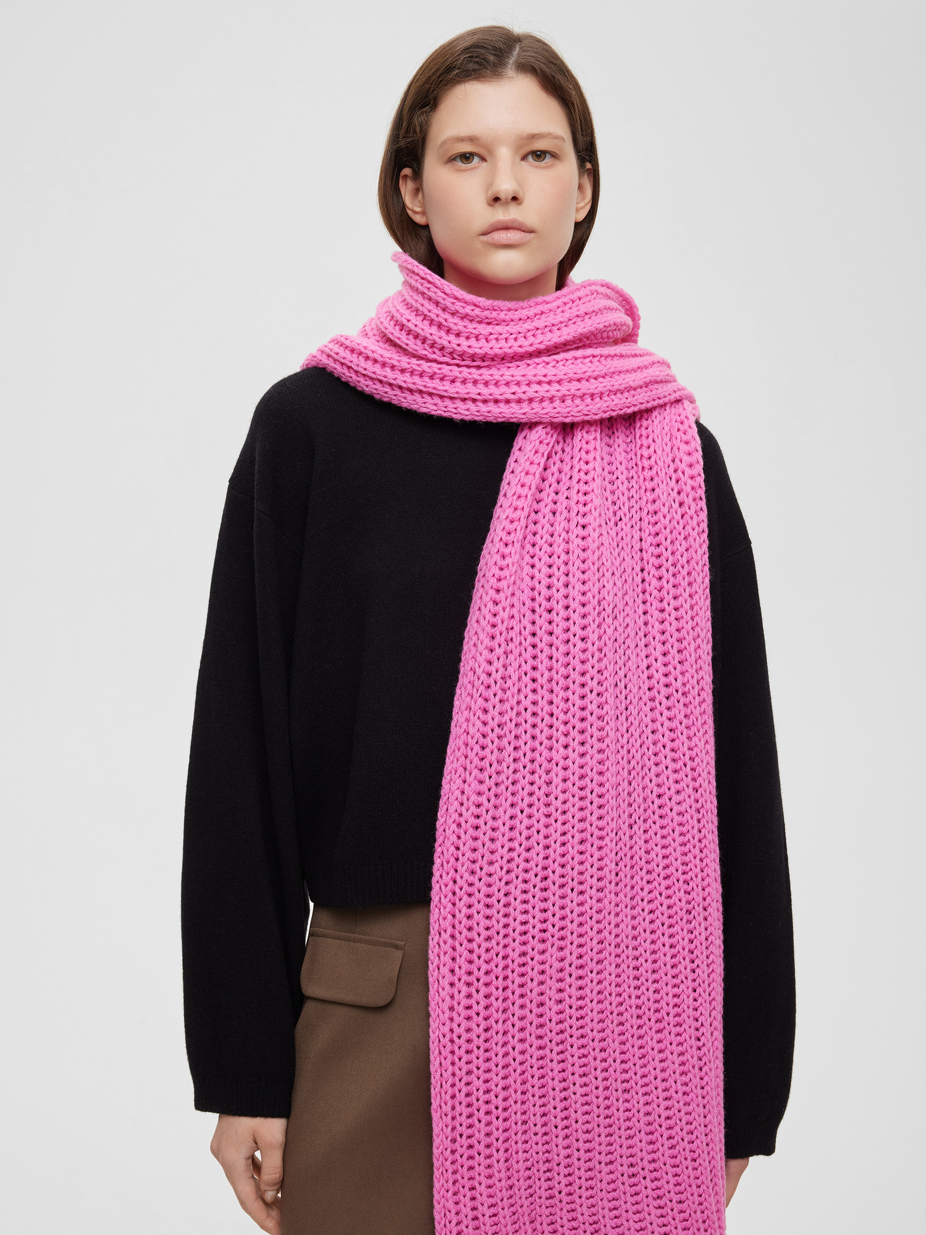 Шарф легкий крупной вязки, цвет – розовая фуксия шарф крупной вязки цвет – серый