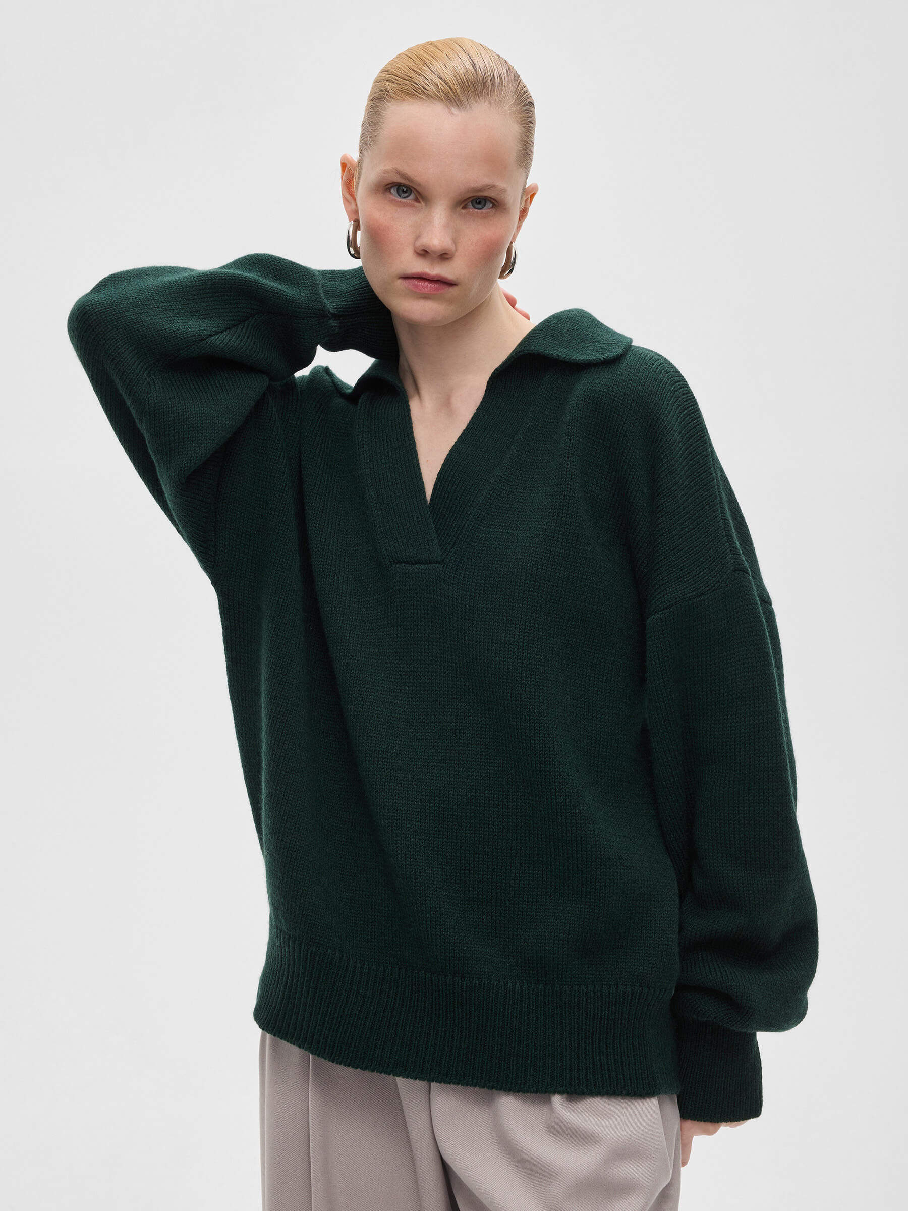 джемпер uniqlo 100% cashmere v neck темно зеленый Джемпер-поло женский из шерсти, цвет – темно-зеленый