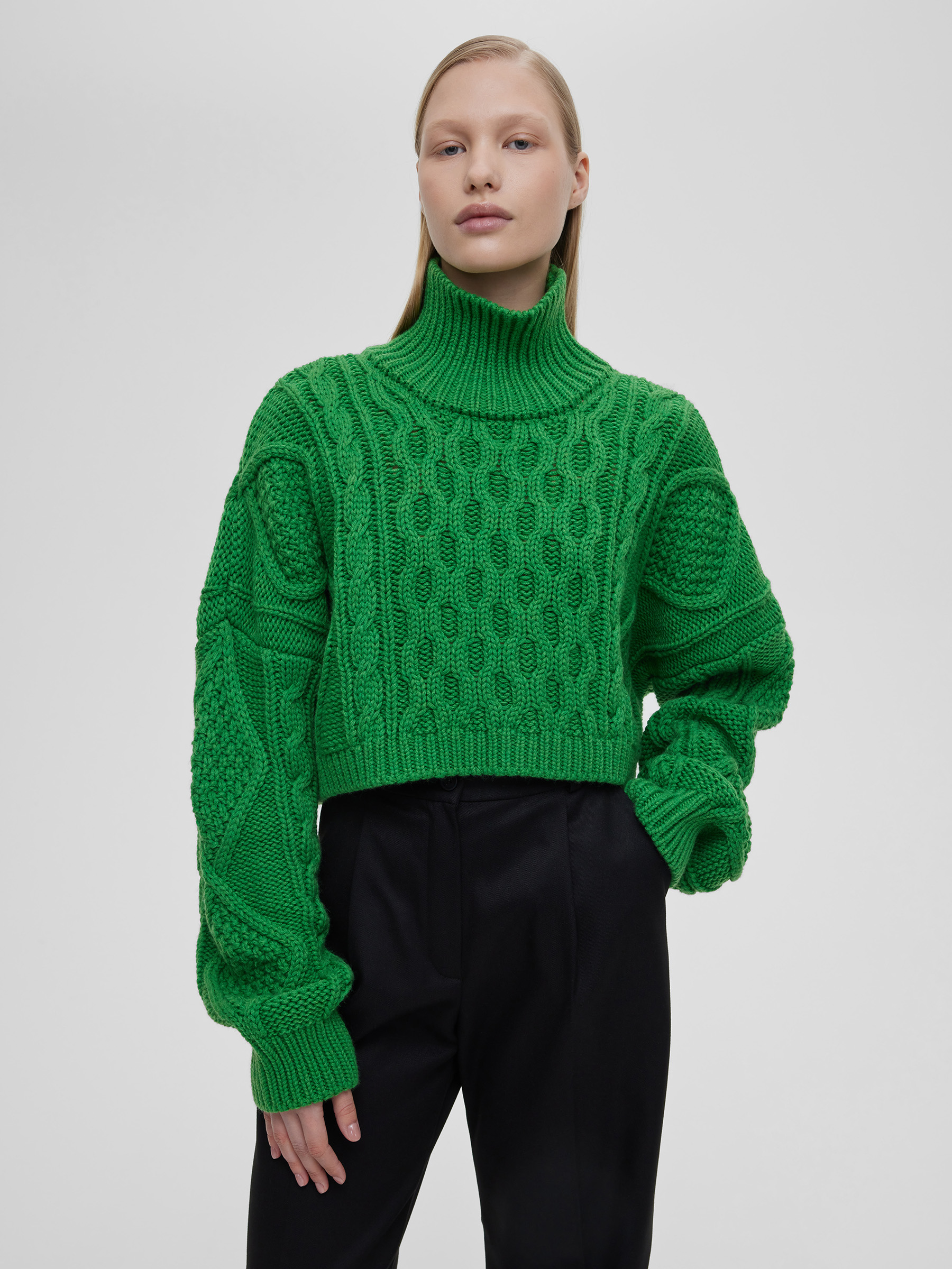 Свитер женский короткий с аранами, цвет – зеленый свитер женский крупной вязки из шерсти цвет – кофейный