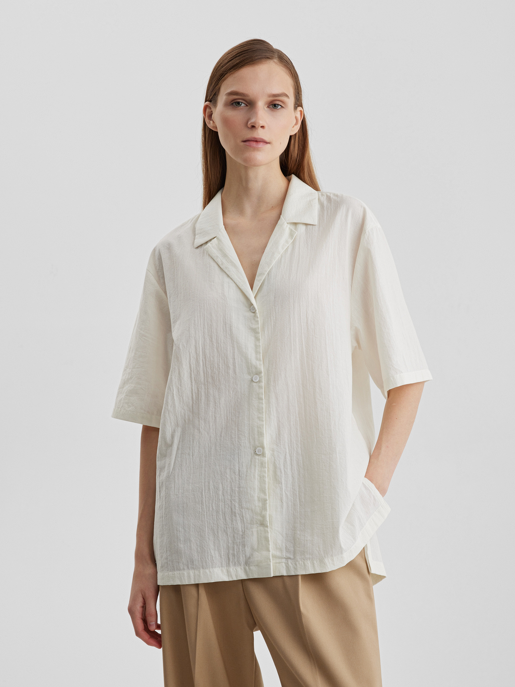 Рубашка женская с коротким рукавом из лёгкого хлопка, цвет – молочный женская рубашка из шелка mulberry с отложным воротником на пуговицах