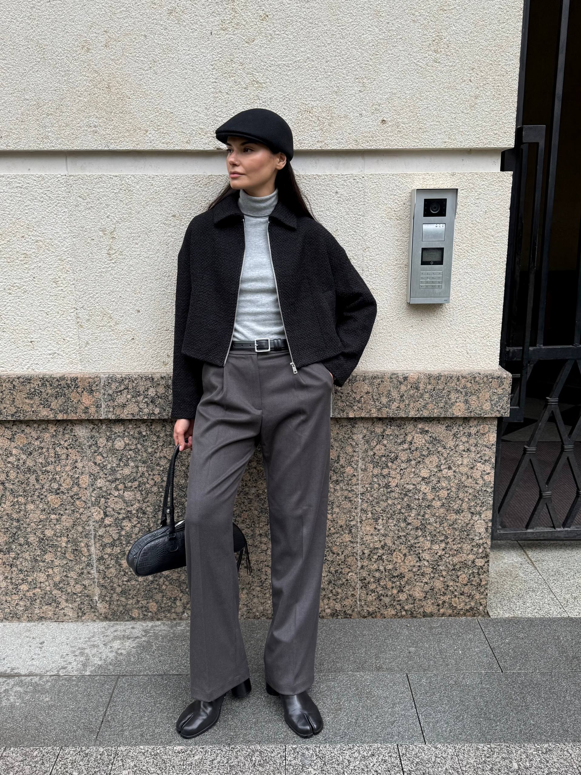 

Брюки женские свободные с защипами, цвет – графитовый