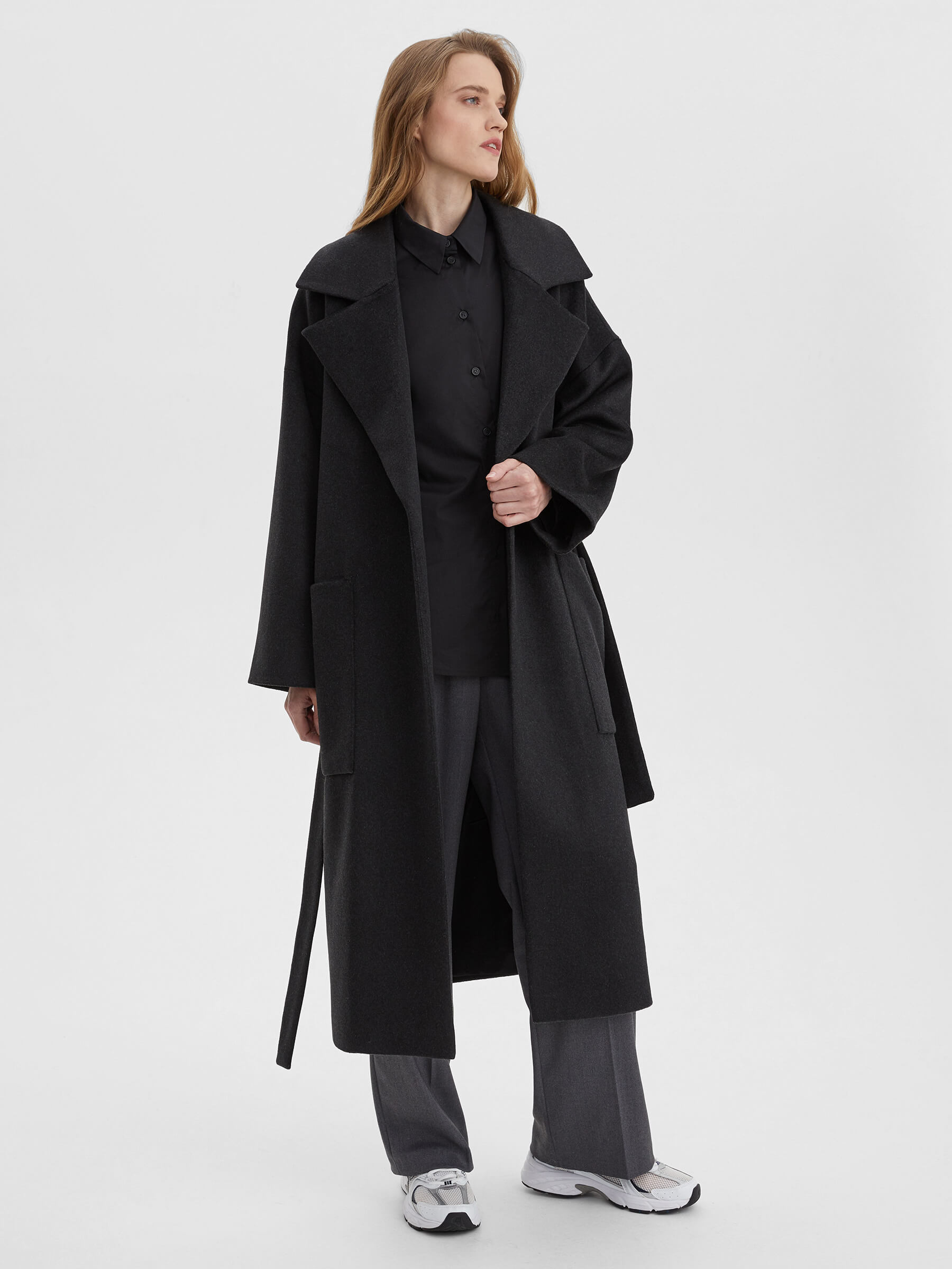 женское хлопковое пальто с большим меховым воротником свободного покроя средней длины m289 Пальто женское длинное с объемными карманами и поясом, цвет – антрацит