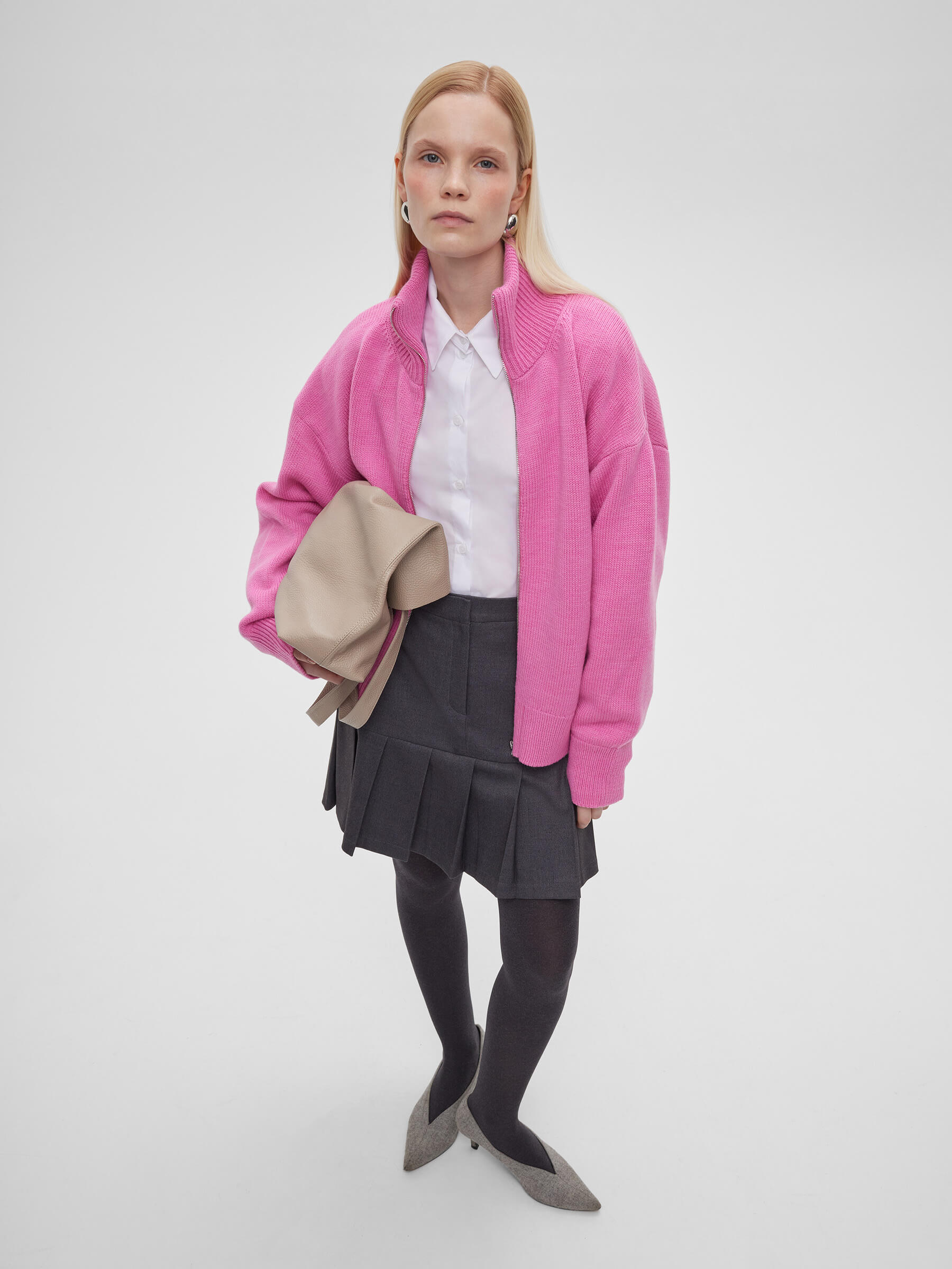 цена Женский свитер на молнии из шерсти, цвет – розовая фуксия