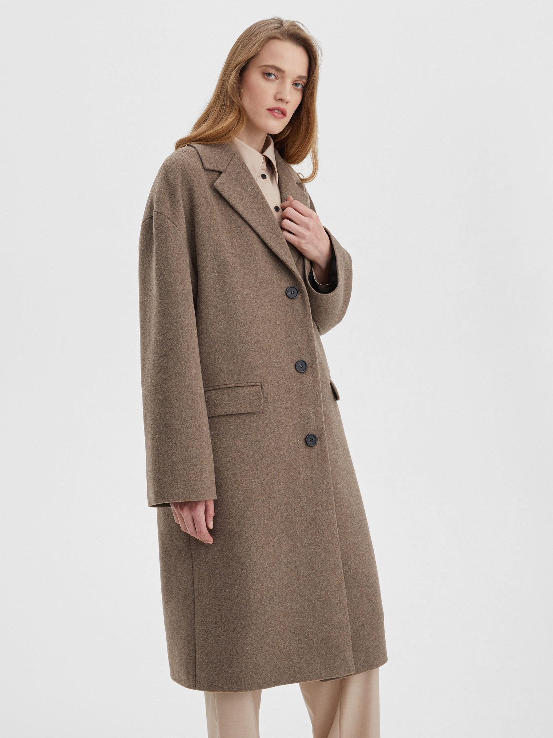 Пальто женское оверсайз однобортное прямое, цвет – тоуп женское однобортное пальто с отложным воротником длинным рукавом