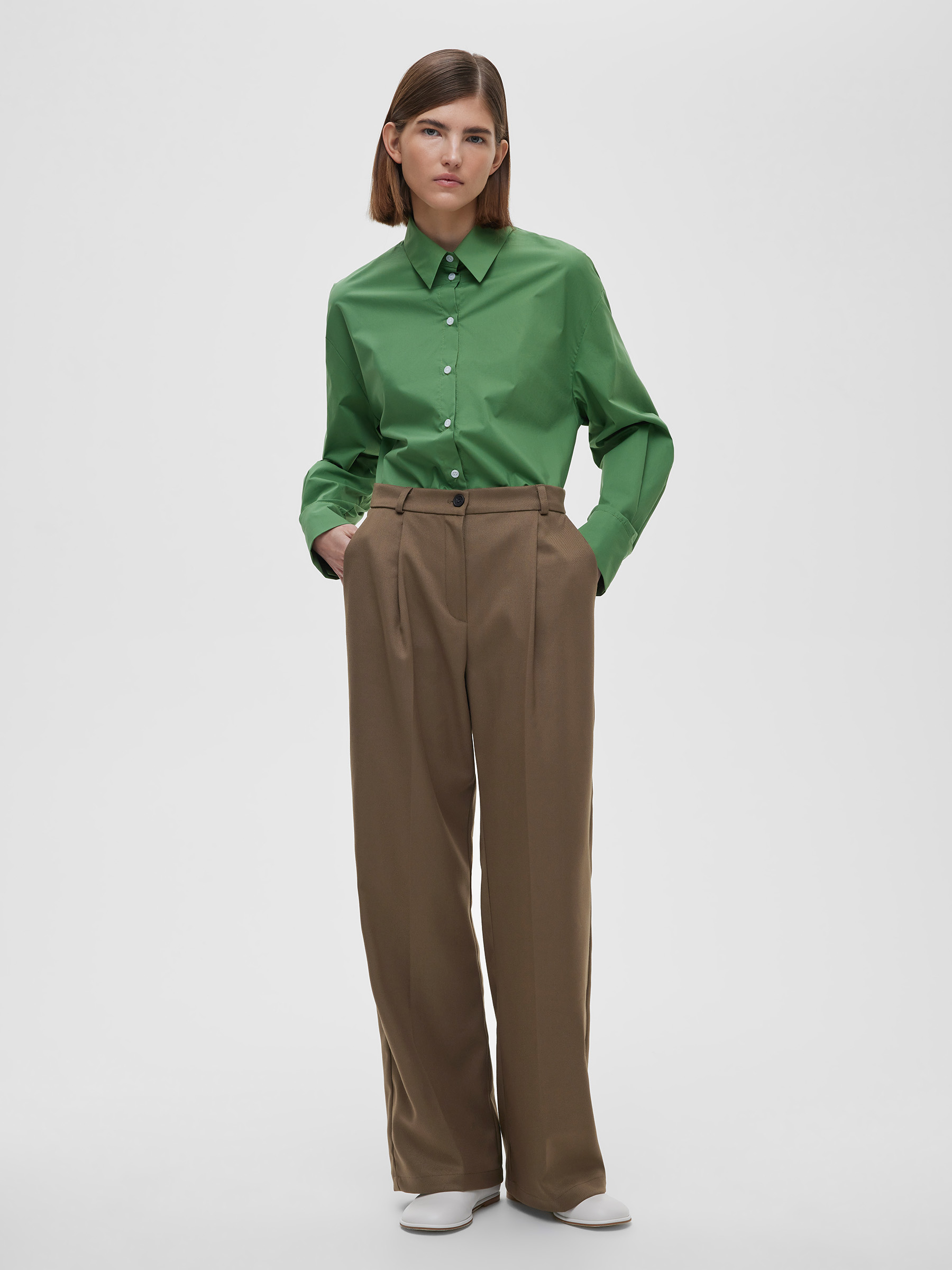 Брюки женские свободные с защипами, цвет – кофейный брюки женские цвет кофейный меланж размер 42