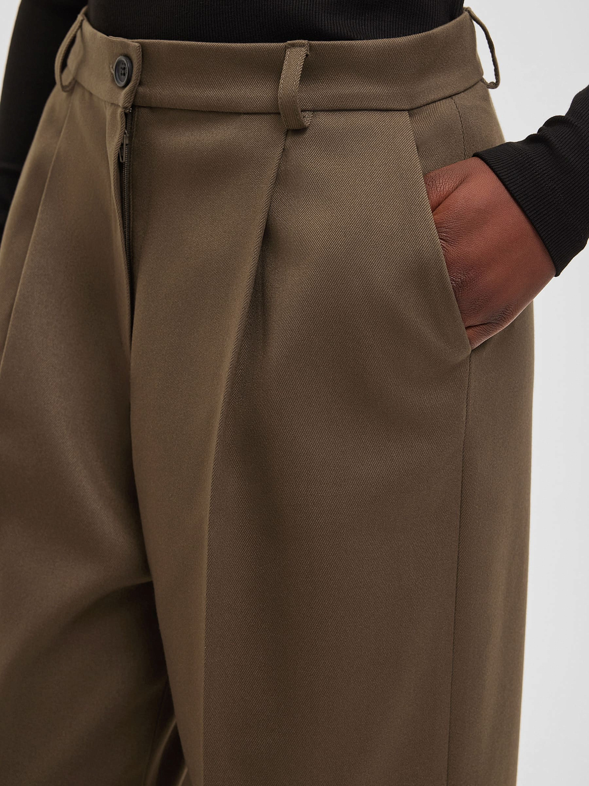 Брюки свободного кроя с защипами, кофейный