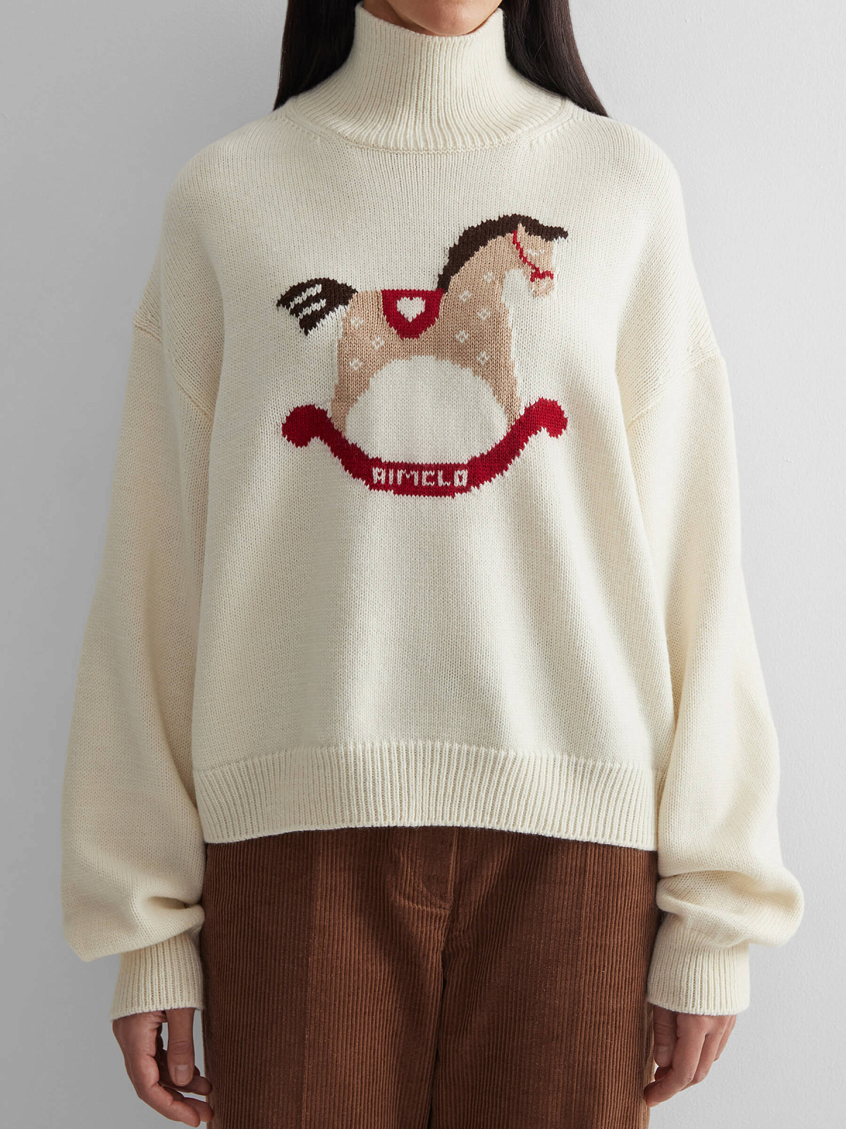 Свитер с интарсией лошадка, молочный