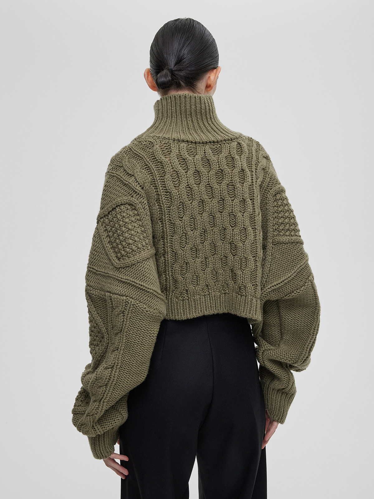Кроп-свитер крупной вязки с аранами, светлый хаки
