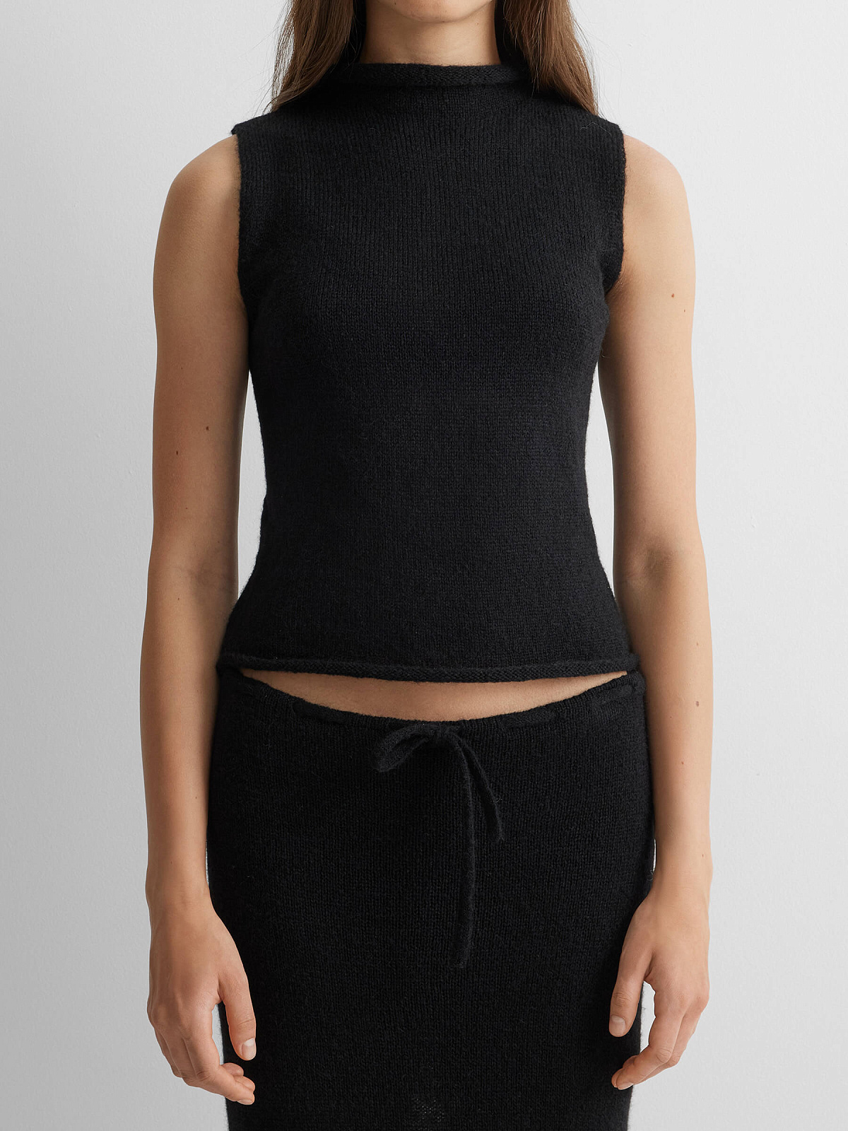 Джемпер с высоким воротником из мохера, черный