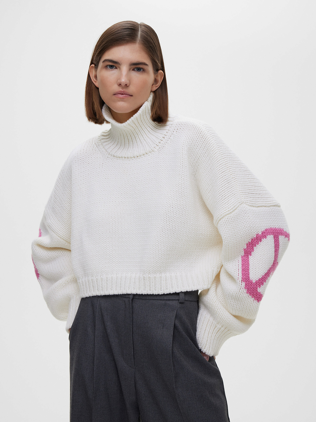 Кроп свитер с интарсией пацифик, бело-розовый