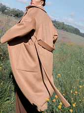 Пальто с объемными карманами и поясом, бежевый