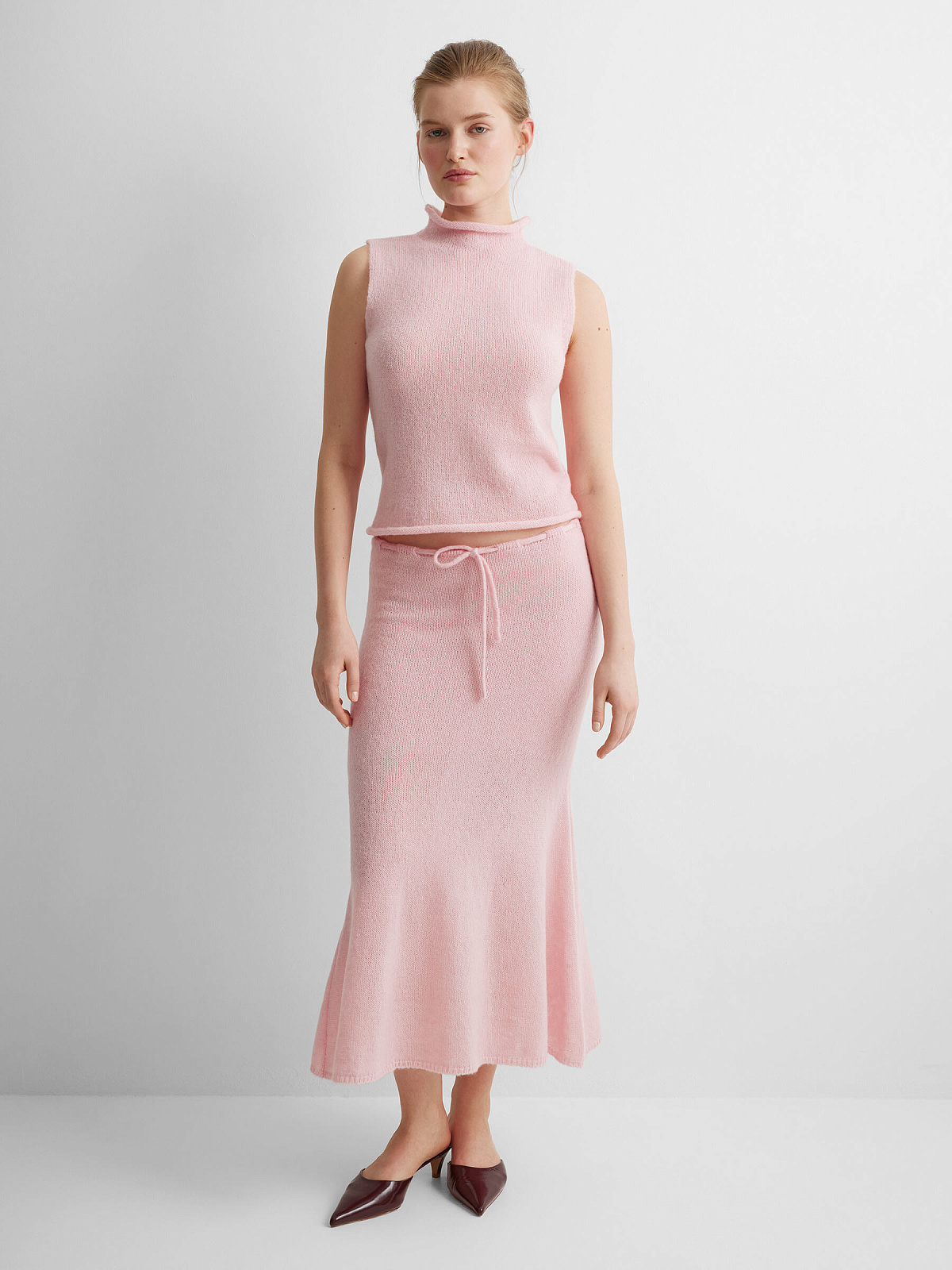 Джемпер с высоким воротником из мохера, розовый