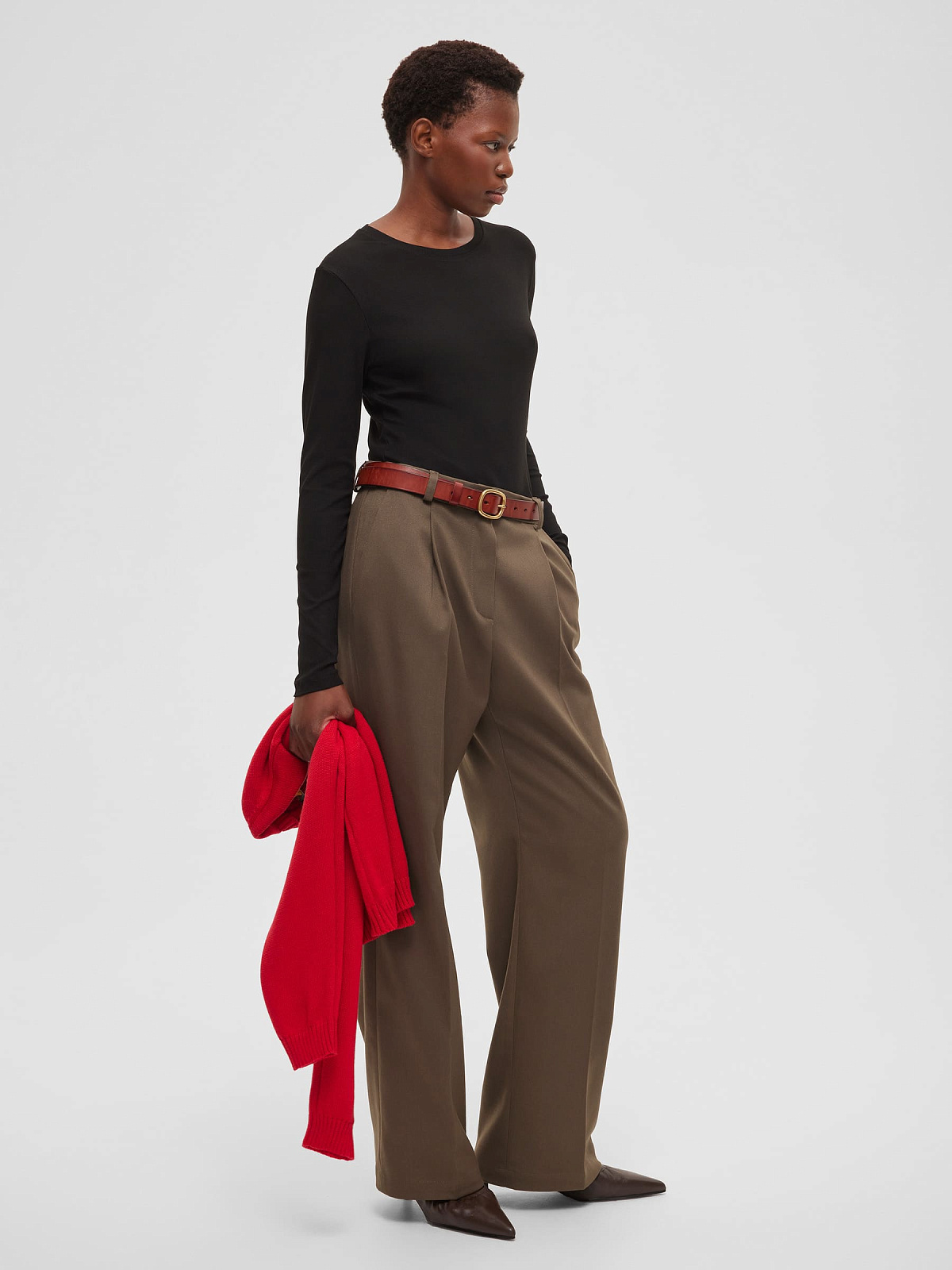 Брюки свободного кроя с защипами, кофейный