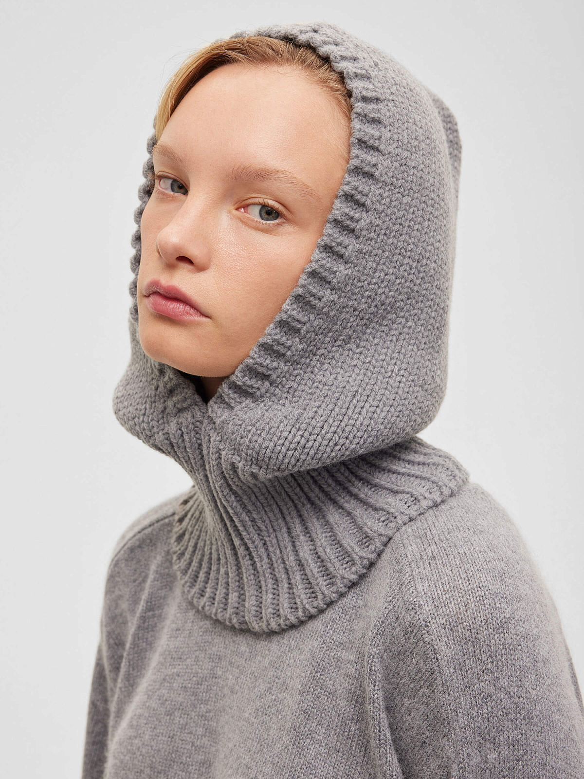 Капор, серый