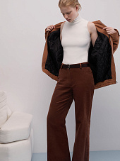 Трикотажный топ с воротником стойка, белый