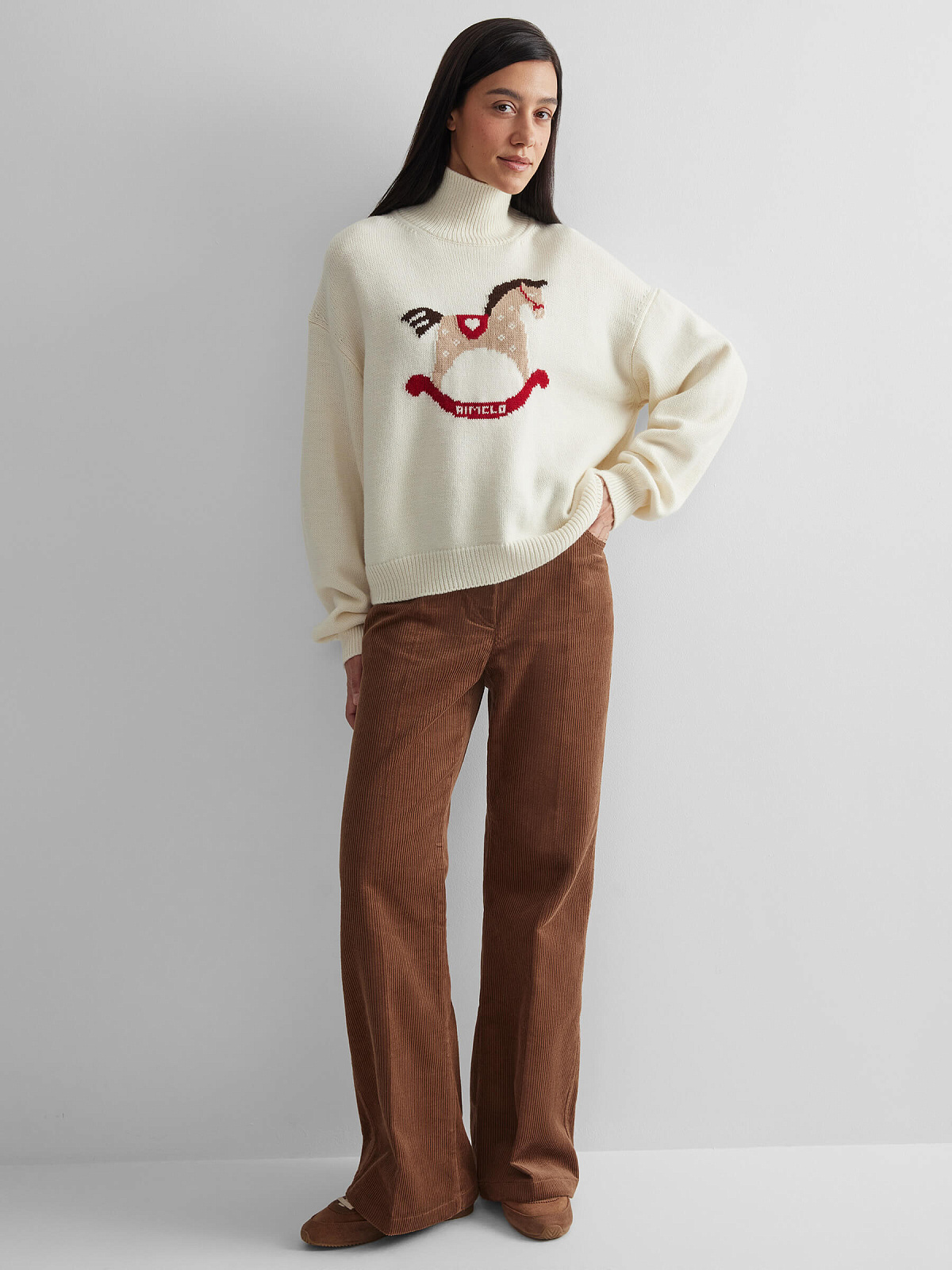 Свитер с интарсией лошадка, молочный