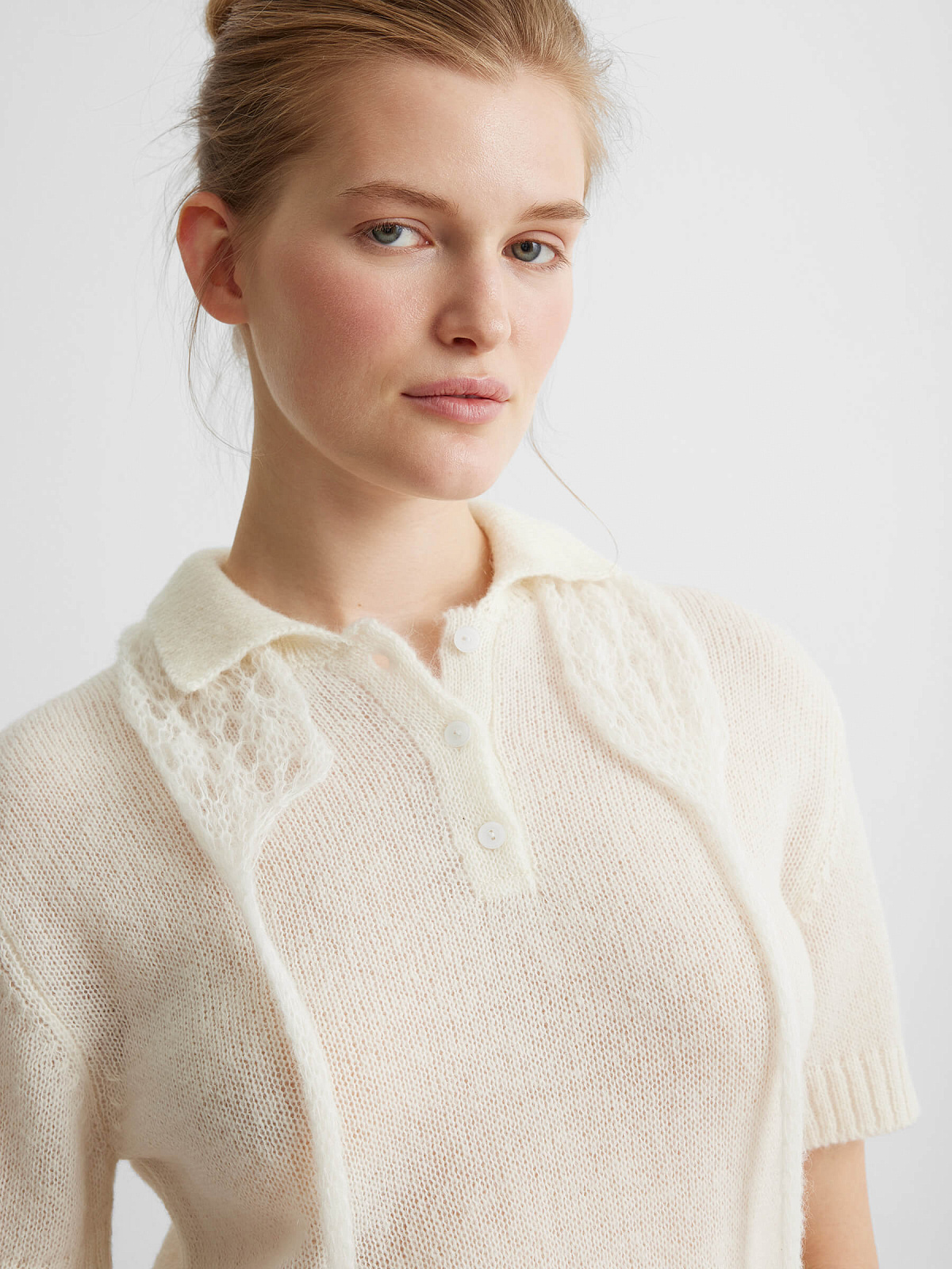 Чепчик ажурный из мохера, молочный