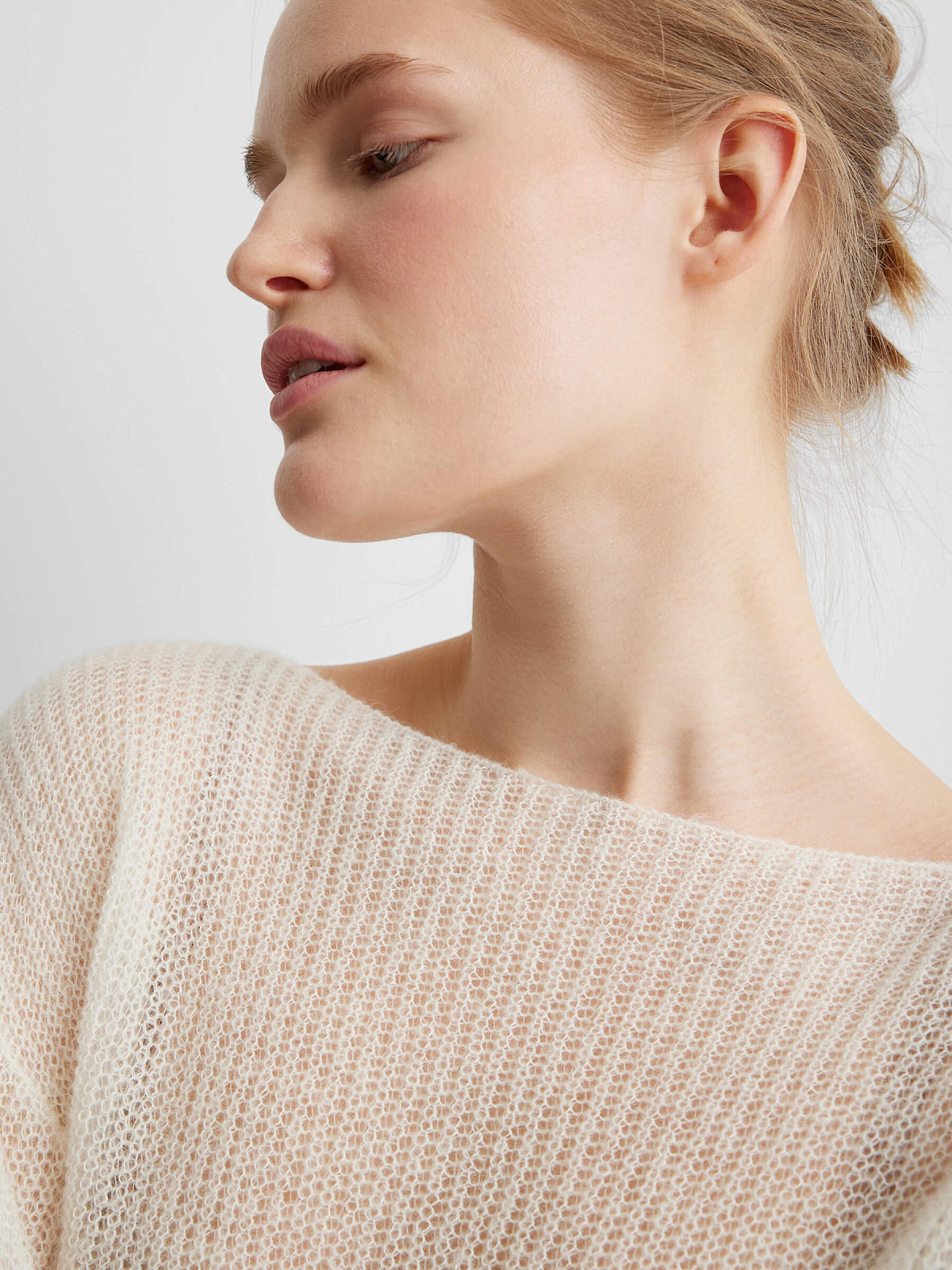 Джемпер из мохера прозрачный, молочный