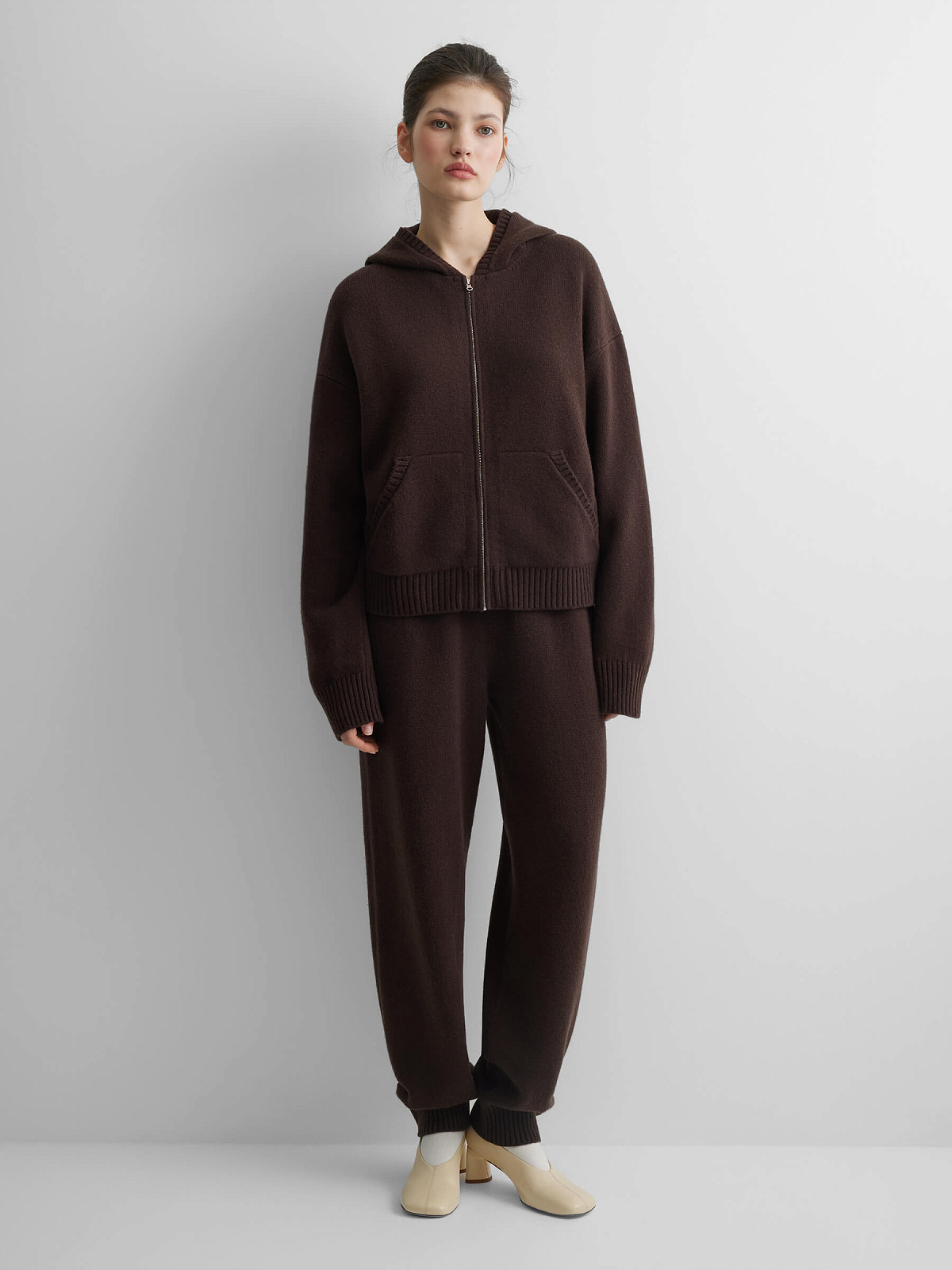Брюки вязаные джоггеры из 100% мериноса, коричневый