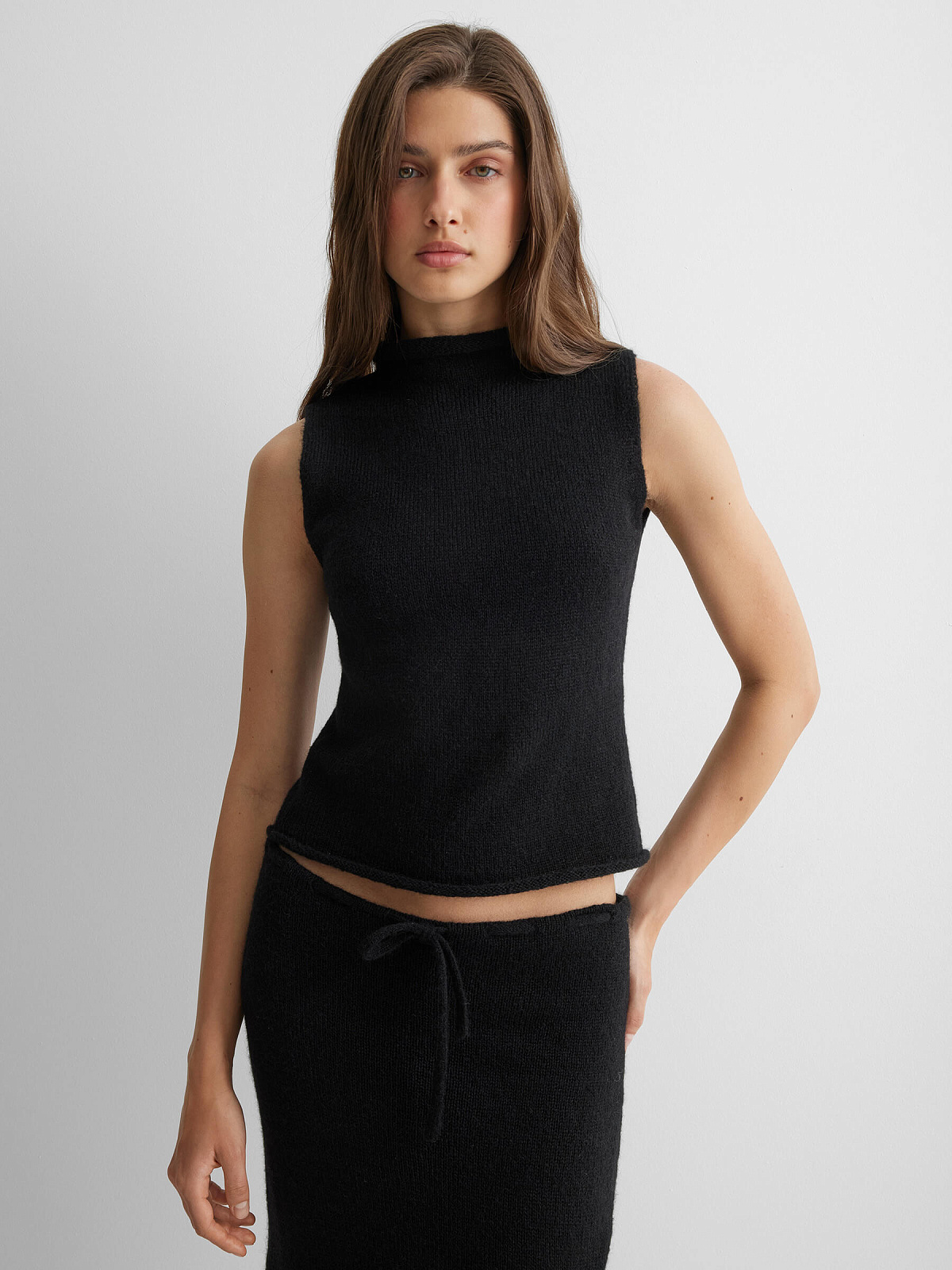 Джемпер с высоким воротником из мохера, черный