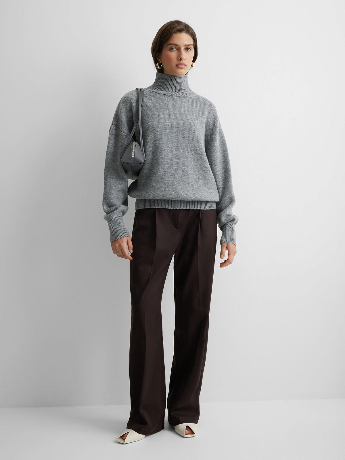 Свитер свободного кроя, серый