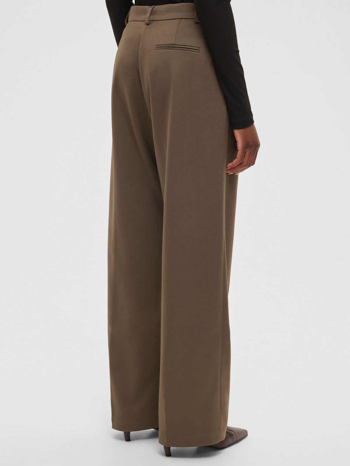 Брюки свободного кроя с защипами, кофейный