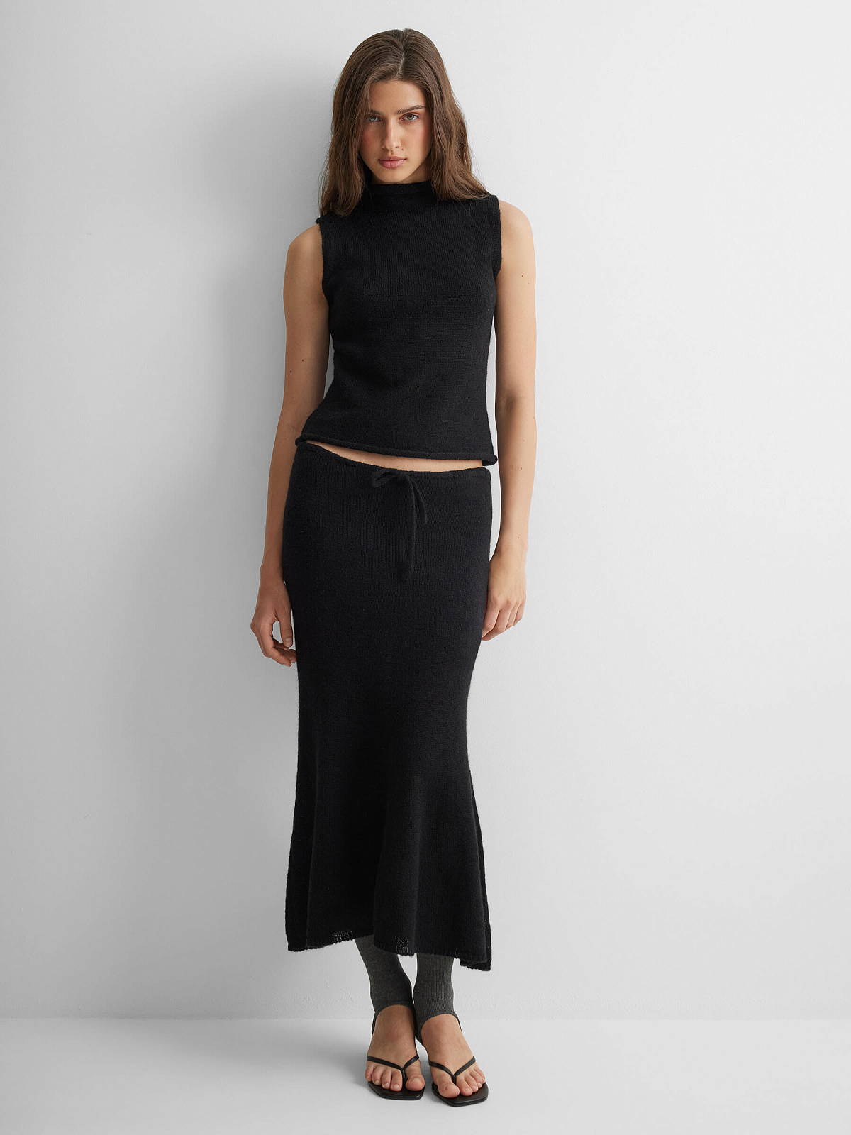 Джемпер с высоким воротником из мохера, черный