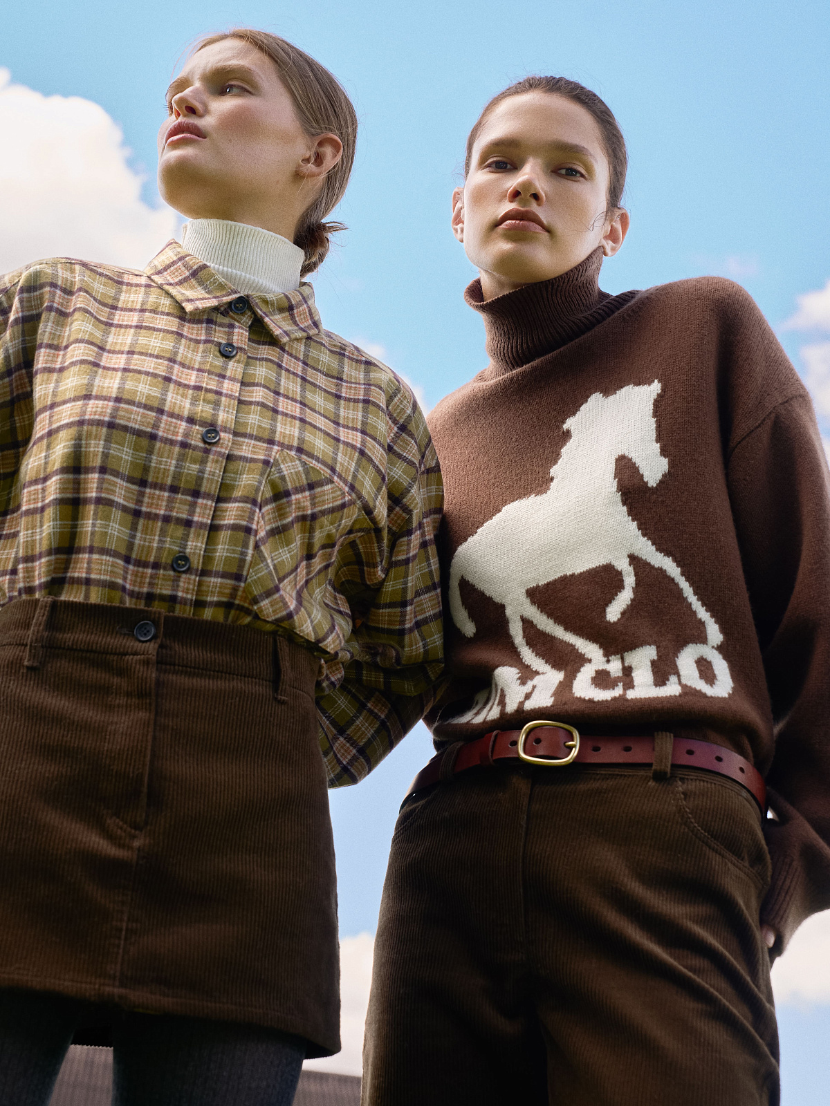 Свитер свободного кроя с интарсией лошадь, коричнево-молочный