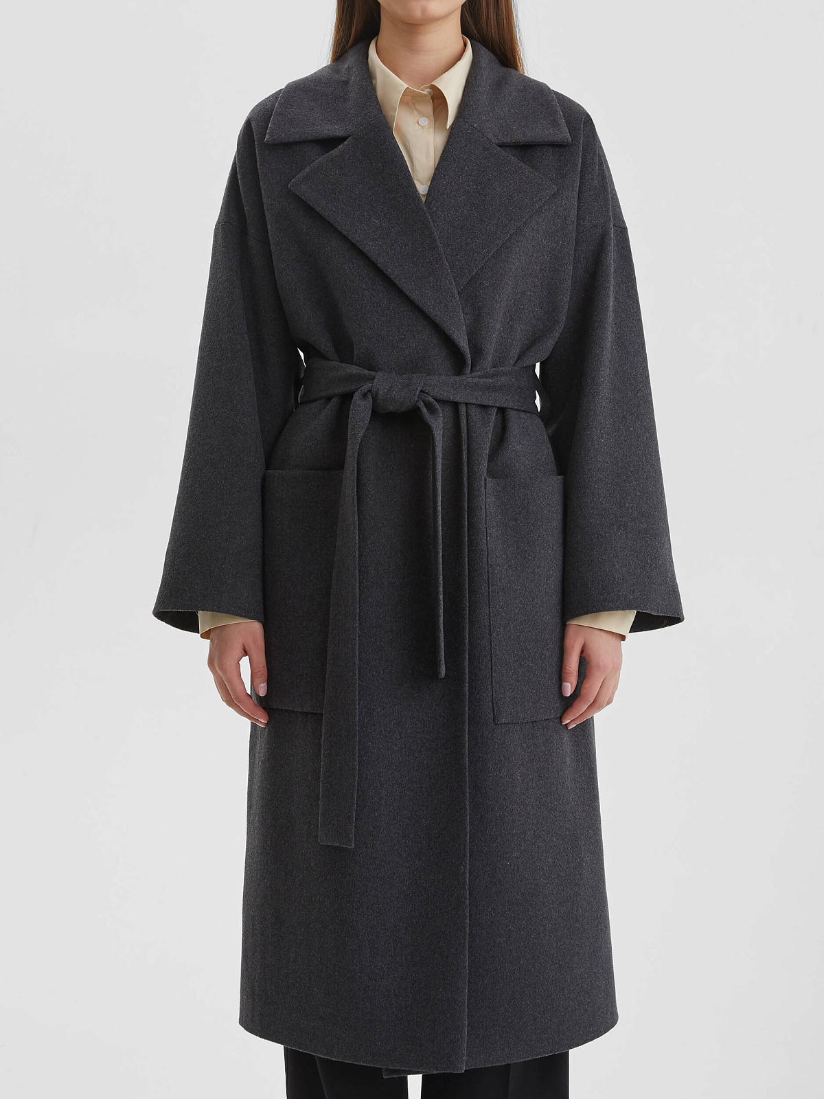 Пальто с объемными карманами и поясом, тёмно-серый