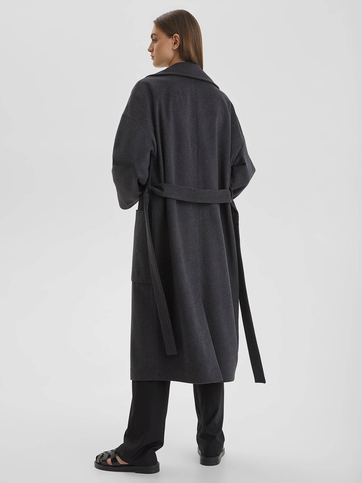 Пальто с объемными карманами и поясом, тёмно-серый