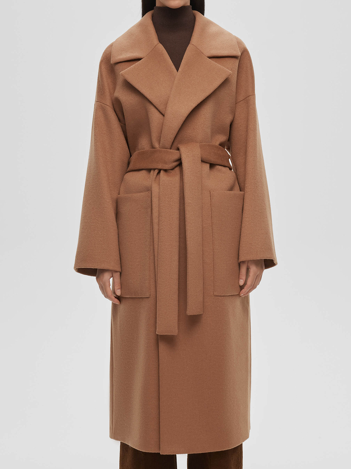 Пальто с объемными карманами и поясом, бежевый