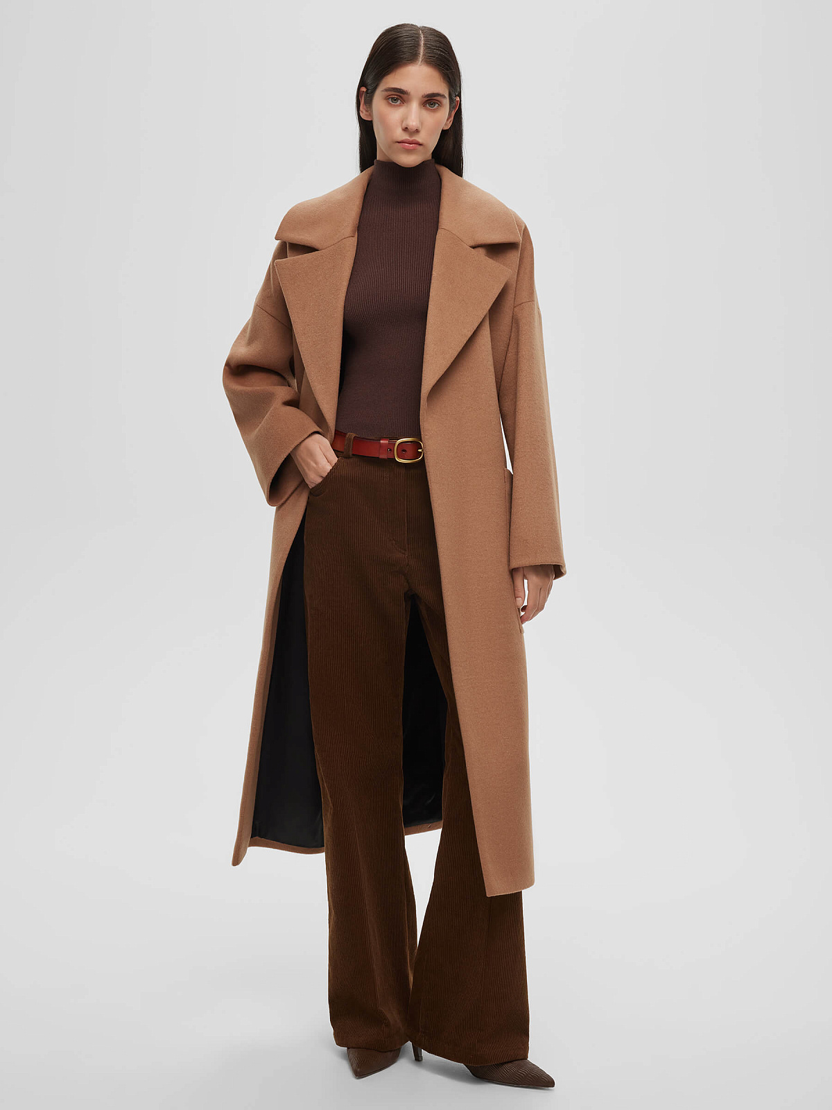 Пальто с объемными карманами и поясом, бежевый