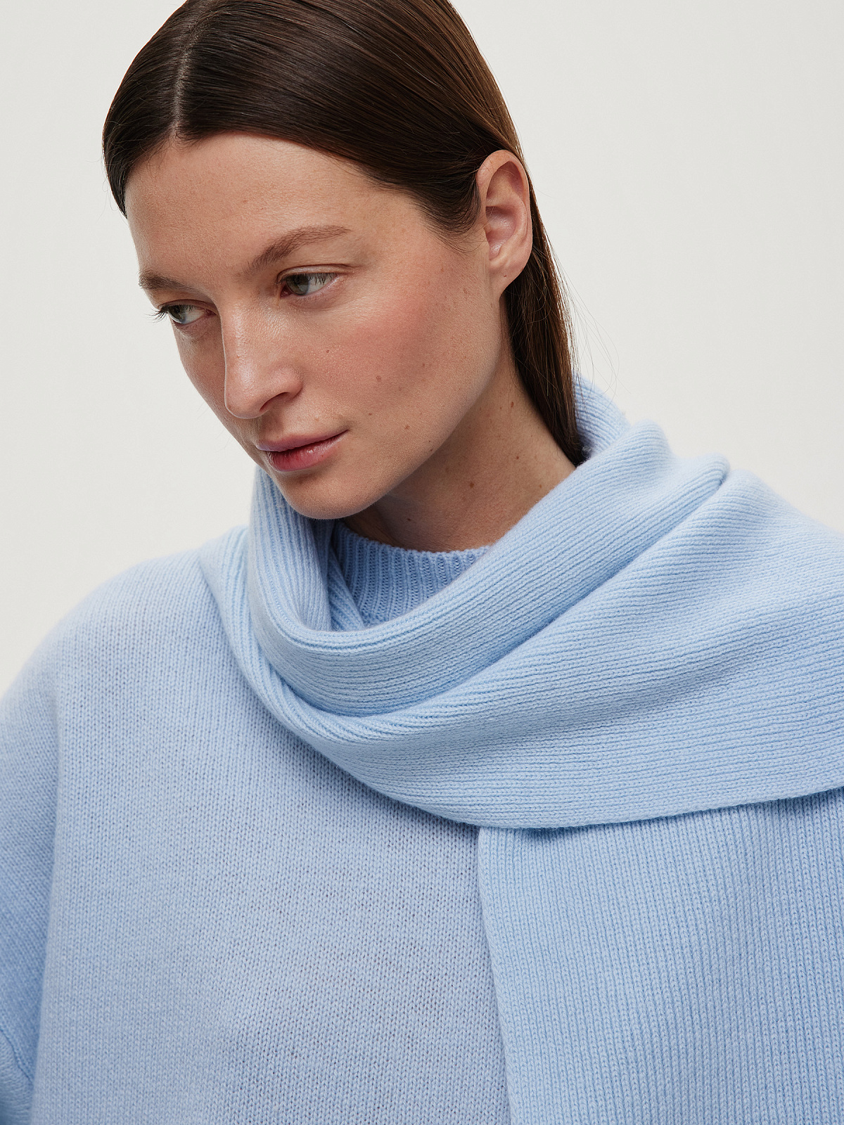 Шарф из кашемира гладкой вязки, голубой